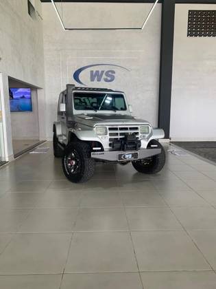 TROLLER T4 2.8 TETO RÍGIDO 12V TURBO INTERCOOLER DIESEL 2P MANUAL